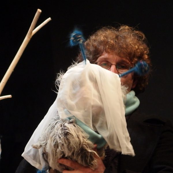 Bühnenfoto aus dem Stück Puschel und der Winterschlaf