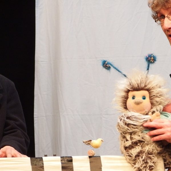 Bühnenfoto aus dem Stück Puschel und der Winterschlaf