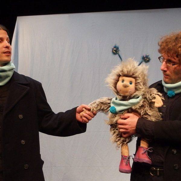 Bühnenfoto aus dem Stück Puschel und der Winterschlaf