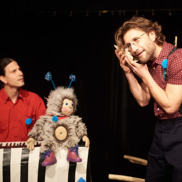 Bühnenfoto aus dem Stück Puschel und die Überraschungspost