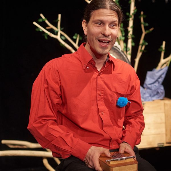 Bühnenfoto aus dem Stück Puschel und die Überraschungspost